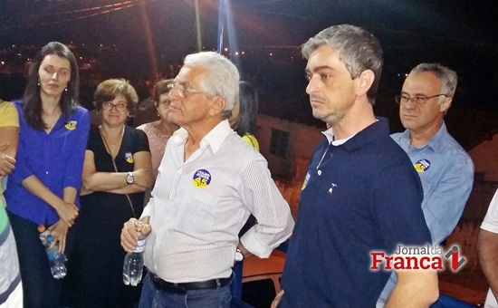 O candidato Dirceuzinho, do PSDB, à direita ao lado de seu pai, o ex-prefeito Dirceu Polo